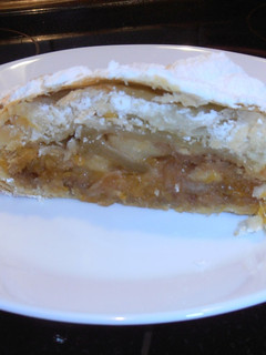 Φωτογραφία της συνταγής Strudel σφολιάτας με καραμελωμένα πορτοκάλια και μήλα