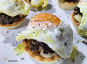 Una foto de morcilla postre