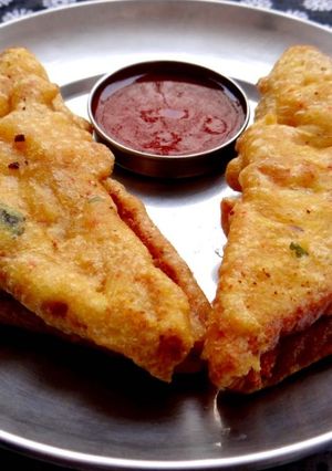 ब्रेड पकौड़ा (bread pakoda recipe in Hindi) रेसिपी मुख्य फोटो