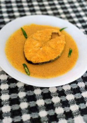 A picture of Surmai fish in gravy.