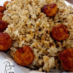 A picture of Sabzi polo ba kufte rize morgh.