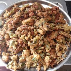 A picture of Betel leaves pakora.