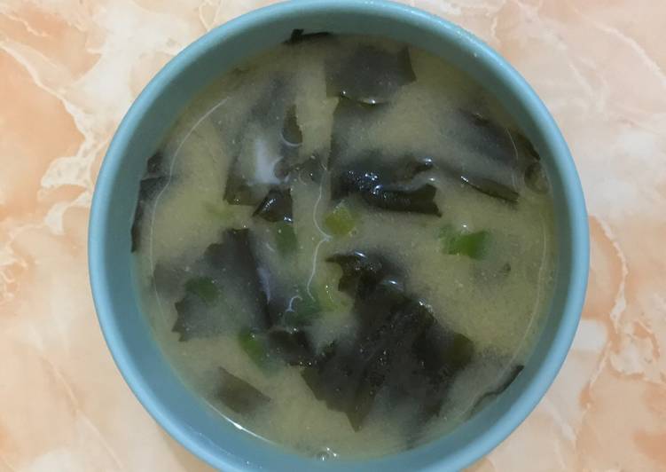 Bagaimana Menyiapkan Miso Soup Super Simple, Enak Banget