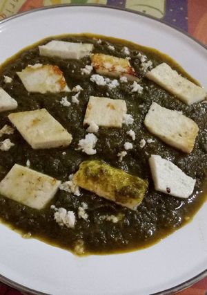 A picture of Palak paneer.