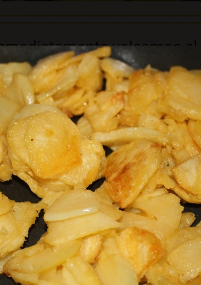 Una foto de Patatas al ajillo con pimentón