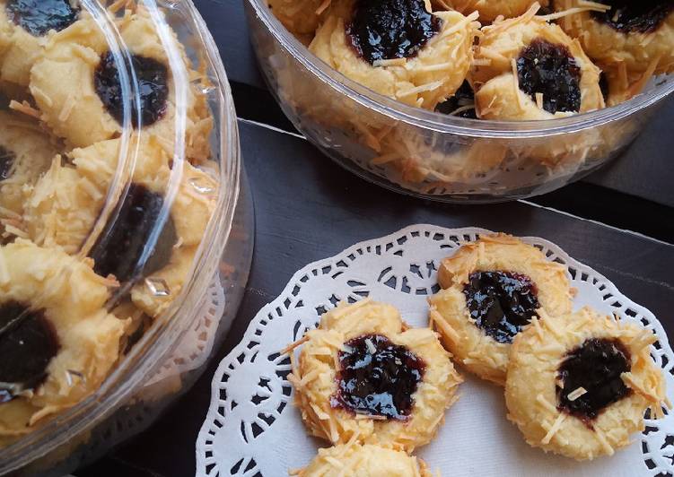 Bagaimana Menyiapkan Thumbprint Cookies, Lezat Sekali