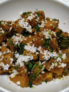 खमंग भोपळ्याची भाजी (khamnag bhopalyachi bhaji recipe in marathi) रेसिपी चे मुख्य फोटो