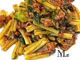 Caserecce con salsiccia piccante e cime di rapa e pomodorini ciliegino..