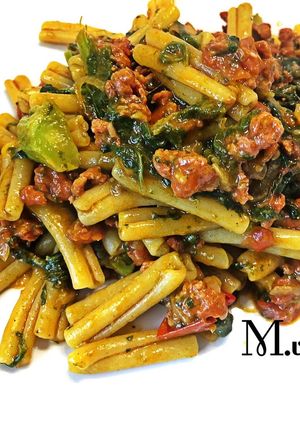 Foto di Caserecce con salsiccia piccante e cime di rapa e pomodorini ciliegino..