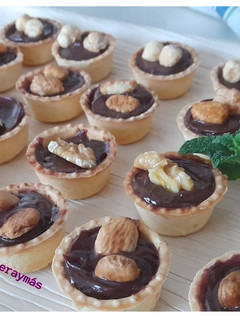 Una foto de Mini tartaletas de chocolate y frutos secos