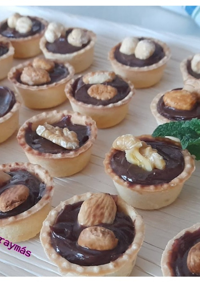 Una foto de Mini tartaletas de chocolate y frutos secos