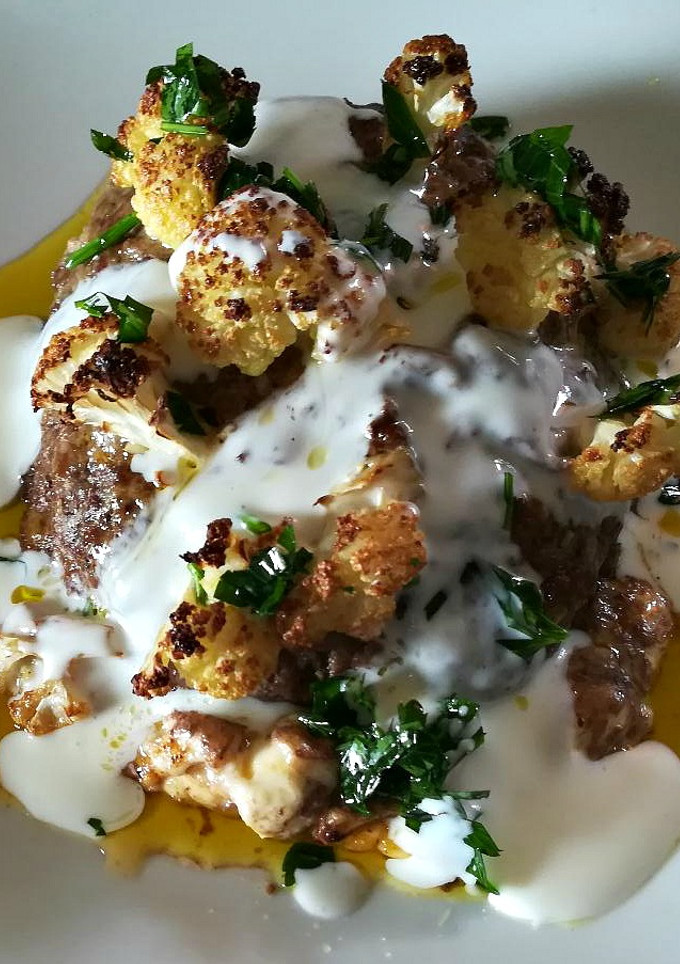 Una foto de Carne picada con coliflor, queso y bechamel