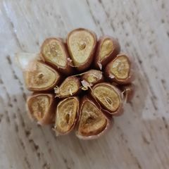A picture of Roasted garlic.