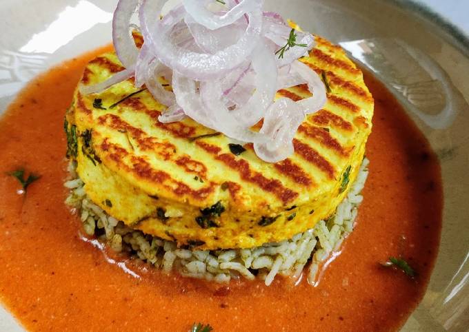 Paneer Steak on spinach rice with makhani gravy