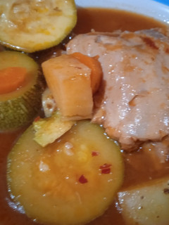 Una foto de Estofado de pollo en olla de presión