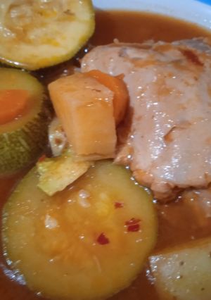 Una foto de Estofado de pollo en olla de presión