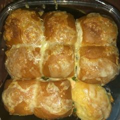 A picture of Cheesy pullover buns.