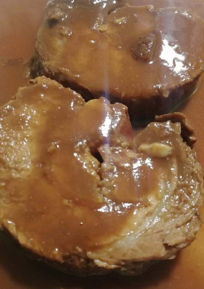 Una foto de Redondo de cerdo relleno con salsa de Pedro Ximénez