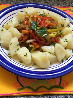 Una foto de Verduras salteadas, con papas al natural