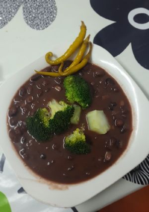 Una foto de Alubias negras de Tolosa con brócoli