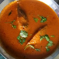A picture of Pomfret curry.