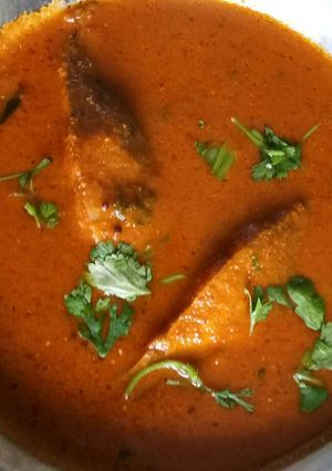 A picture of Pomfret curry.