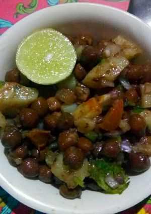 A picture of Black chana chat.