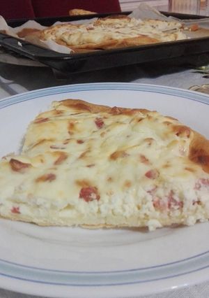 Foto principal de Pizza de beicon y espuma de queso