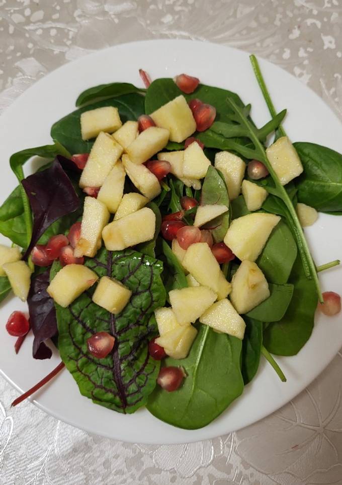 Apple Pomegranate Power Salad/Салат з яблуком і гранатом