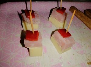 Una foto de Palitos de jamón, queso y Morrón