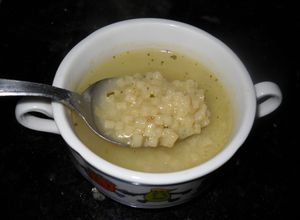 Una foto de Sopa de sémola (Vitina) con fideitos