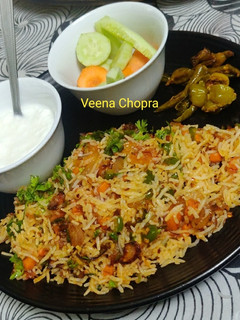 स्ट्रीट स्टाइल वेज पुलाव(street style veg pulao recipe in hindi) रेसिपी मुख्य फोटो