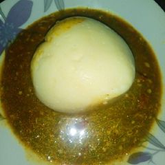 A picture of Tuwan alkama da miyar kibewa danya.