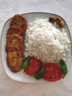 عکسی از دستور کتلت مرغ و سیب زمینی با کته 🍛