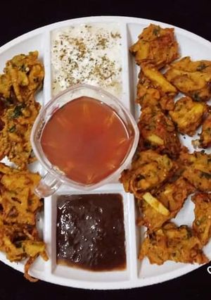 A picture of Crispy Makai ke Aatay ke Pakooray.