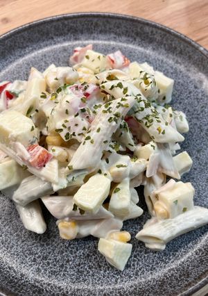 Sajtos, almás, csirkemell sonkás tésztasaláta recept fotója
