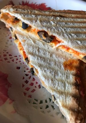 صورة لوصفة بيتزا ساندوتش اللذيذة 🍕