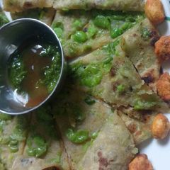A picture of Matar Parantha.