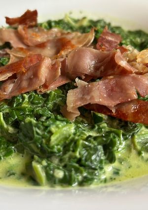 Tejszínes spenót serrano sonkával￼ recept fotója