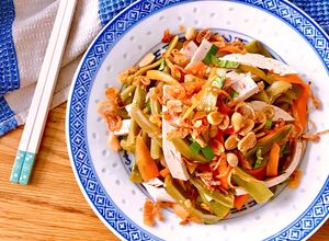 Hình của món Gỏi Rau Tiến Vua Chả Lụa.