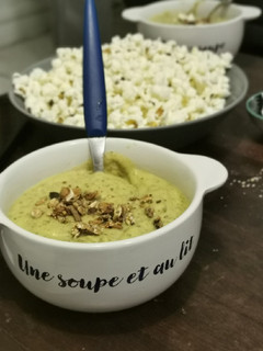 Une photo de Velouté froid de courgettes au lait de coco