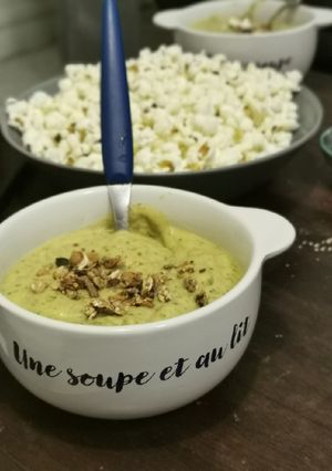 Une photo de Velouté froid de courgettes au lait de coco