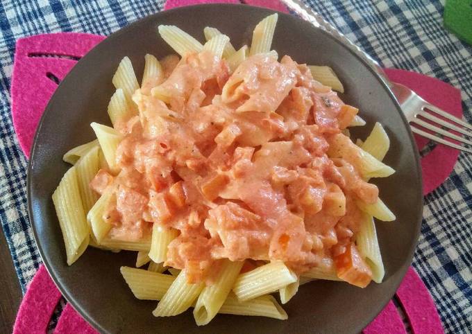 Pasta with tomato, feta and ouzo sauce