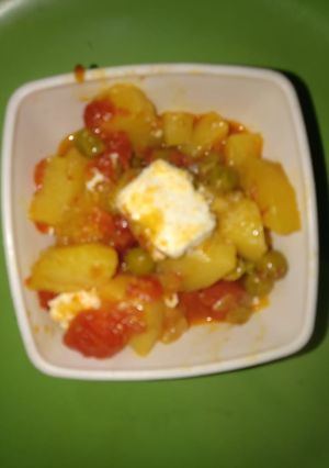 A picture of Potato, peas and paneer veg.