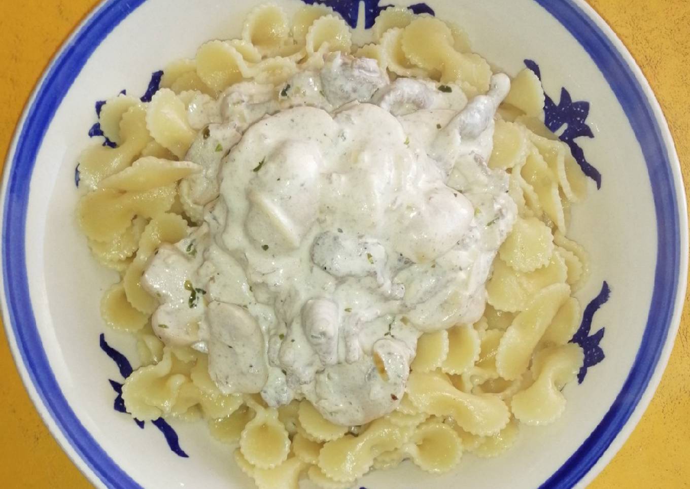Fideos en Salsa de Champiñones, Carne y Crema 🍄🥩🍝