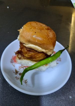 વડાપાવ (Vadapav Recipe In Gujarati) રેસીપી મુખ્ય ફોટો
