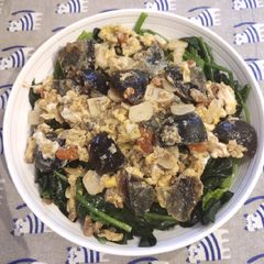 A picture of Spinach with Century Egg.