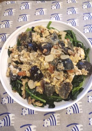 A picture of Spinach with Century Egg.