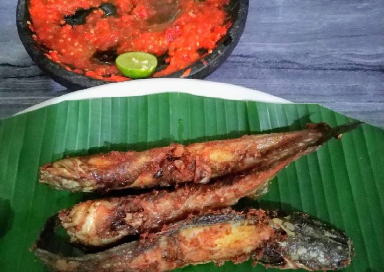 Lele goreng sambel mentah