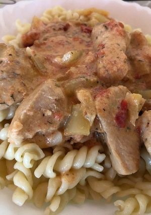Kapros tejszínes lecsós csirkemell recept fotója